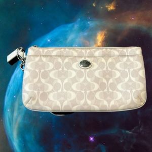 GUC Coach Medium Wristlet White